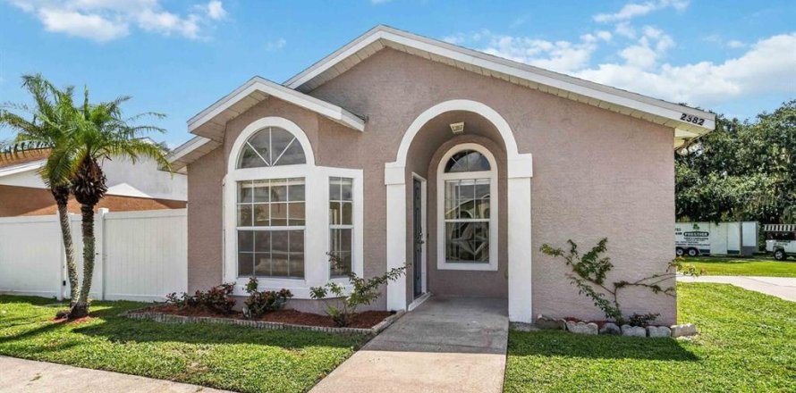 House in Kissimmee, Florida 3 bedrooms, 102.84 sq.m. № 2337427