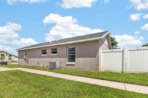 House in Kissimmee, Florida 3 bedrooms, 102.84 sq.m. № 2337427 - photo 20