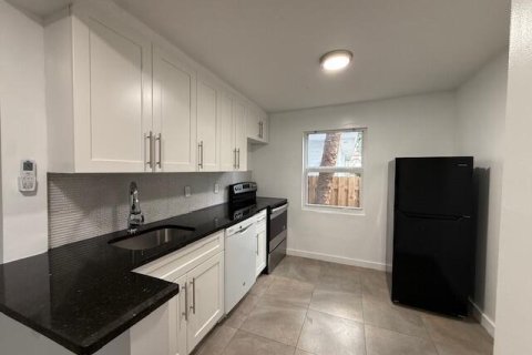 Apartment in West Palm Beach, Florida 3 rooms, 46.45 sq.m. № 2175597 - photo 3