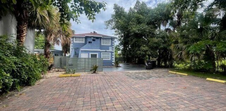 Apartment in West Palm Beach, Florida 3 rooms, 46.45 sq.m. № 2175597