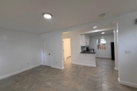 Apartment in West Palm Beach, Florida 3 rooms, 46.45 sq.m. № 2175597 - photo 9