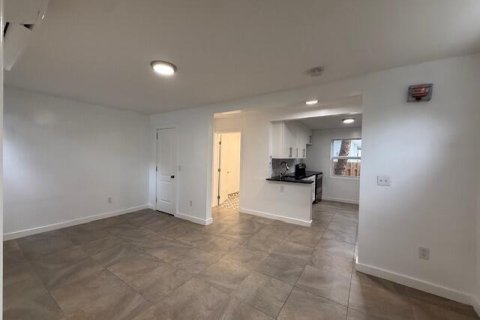 Apartment in West Palm Beach, Florida 3 rooms, 46.45 sq.m. № 2175597 - photo 7