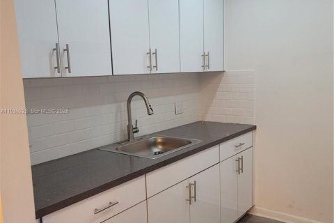 Copropriété à louer à Pembroke Pines, Floride: 1 chambre, 75.34 m2 № 2152547 - photo 17