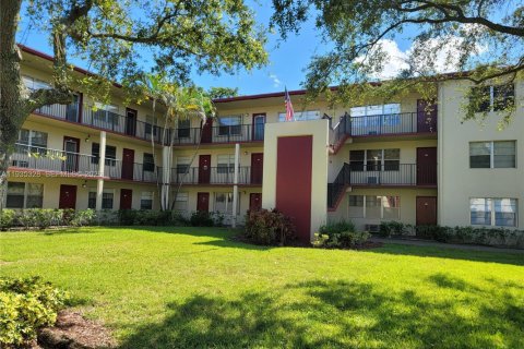 Copropriété à louer à Pembroke Pines, Floride: 1 chambre, 75.34 m2 № 2152547 - photo 3