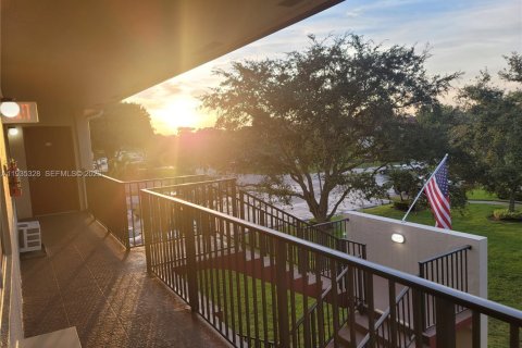 Copropriété à louer à Pembroke Pines, Floride: 1 chambre, 75.34 m2 № 2152547 - photo 12