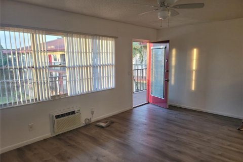 Copropriété à louer à Pembroke Pines, Floride: 1 chambre, 75.34 m2 № 2152547 - photo 9