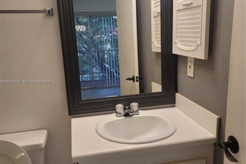 Copropriété à louer à Pembroke Pines, Floride: 1 chambre, 75.34 m2 № 2152547 - photo 13