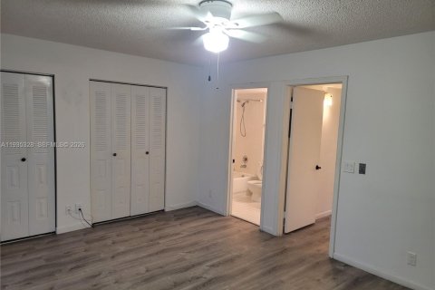 Copropriété à louer à Pembroke Pines, Floride: 1 chambre, 75.34 m2 № 2152547 - photo 10