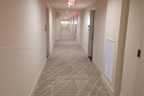Condo in Miami, Florida, 1 bedroom  № 2029614 - photo 12