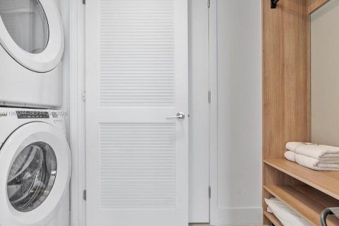 Condo in Miami, Florida, 1 bedroom  № 2029614 - photo 19