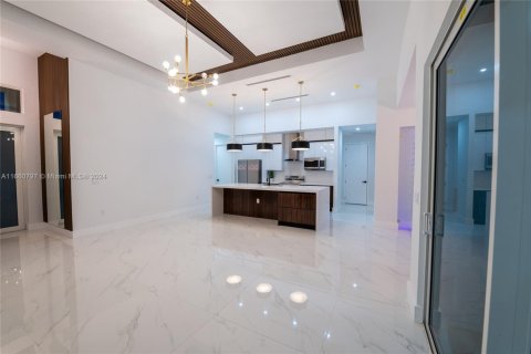 Casa en venta en Cape Coral, Florida, 4 dormitorios, 273.13 m2 № 2022784 - foto 11