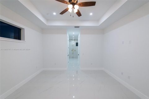 Casa en venta en Cape Coral, Florida, 4 dormitorios, 273.13 m2 № 2022784 - foto 19