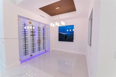 Casa en venta en Cape Coral, Florida, 4 dormitorios, 273.13 m2 № 2022784 - foto 12