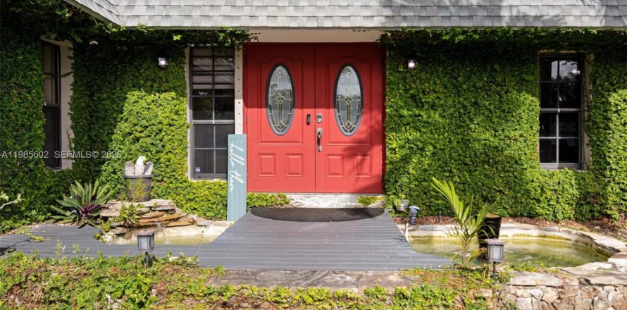 Casa en Homestead, Florida 5 dormitorios, 328.78 m2 № 2047281