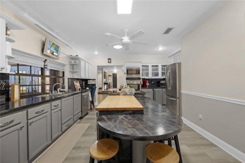 Casa en venta en Homestead, Florida, 5 dormitorios, 328.78 m2 № 2047281 - foto 21