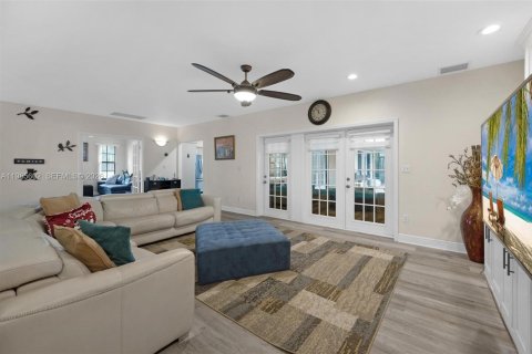 Casa en venta en Homestead, Florida, 5 dormitorios, 328.78 m2 № 2047281 - foto 10