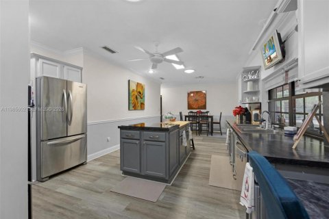 Casa en venta en Homestead, Florida, 5 dormitorios, 328.78 m2 № 2047281 - foto 19