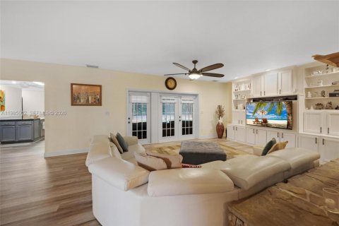 Casa en venta en Homestead, Florida, 5 dormitorios, 328.78 m2 № 2047281 - foto 12