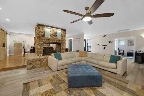 Casa en venta en Homestead, Florida, 5 dormitorios, 328.78 m2 № 2047281 - foto 8