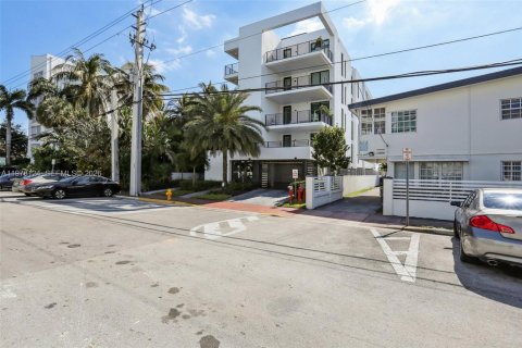 Condo in Miami Beach, Florida, 3 bedrooms  № 2078994
