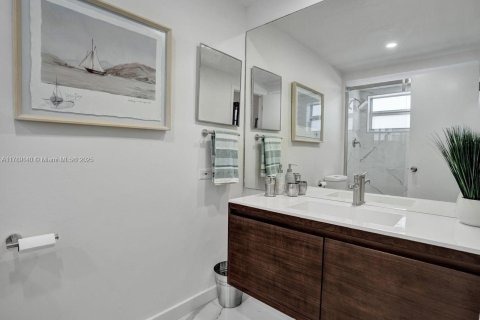 Condo in Lauderdale-by-the-Sea, Florida, 2 bedrooms № 1709280 - photo 24