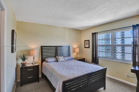 Condo in Lauderdale-by-the-Sea, Florida, 2 bedrooms № 1709280 - photo 23