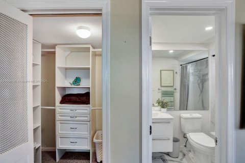 Condo in Lauderdale-by-the-Sea, Florida, 2 bedrooms № 1709280 - photo 18