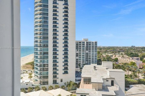 Condo in Lauderdale-by-the-Sea, Florida, 2 bedrooms № 1709280 - photo 26
