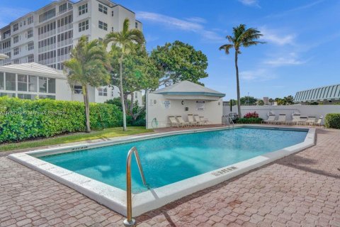 Condo in Lauderdale-by-the-Sea, Florida, 2 bedrooms № 1709280 - photo 27