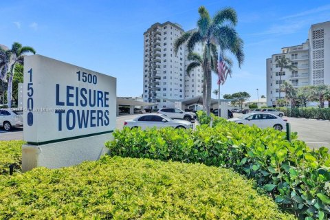 Condo in Lauderdale-by-the-Sea, Florida, 2 bedrooms № 1709280 - photo 1