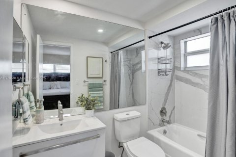 Condo in Lauderdale-by-the-Sea, Florida, 2 bedrooms № 1709280 - photo 20