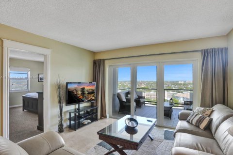 Condo in Lauderdale-by-the-Sea, Florida, 2 bedrooms № 1709280 - photo 11