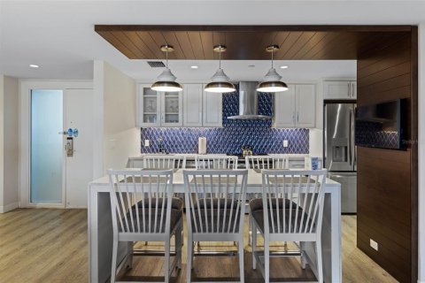 Condo in Longboat Key, Florida, 2 bedrooms № 2210747 - photo 14