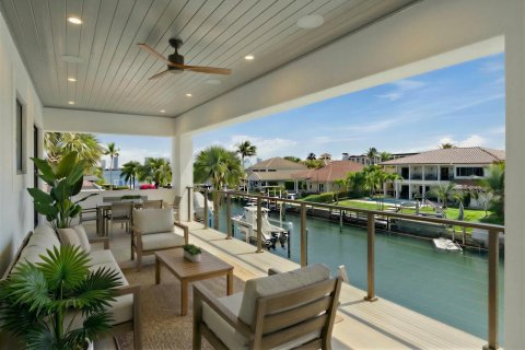 House in North Palm Beach, Florida 5 bedrooms, 528.24 sq.m. № 2088296 - photo 10