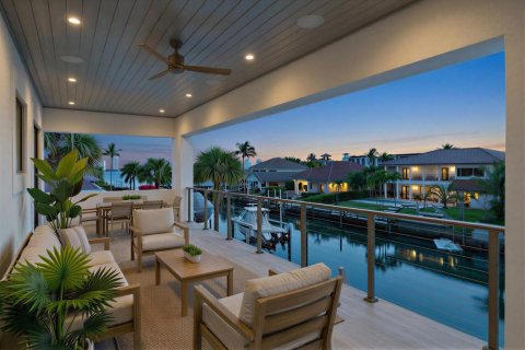 House in North Palm Beach, Florida 5 bedrooms, 528.24 sq.m. № 2088296 - photo 9