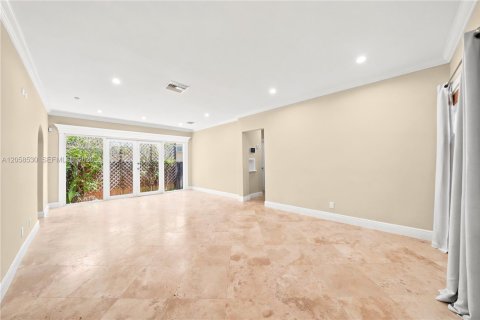 Villa ou maison à louer à Miami, Floride: 3 chambres, 133.97 m2 № 2264004 - photo 12