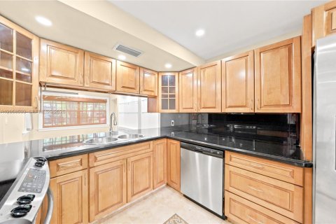 Villa ou maison à louer à Miami, Floride: 3 chambres, 133.97 m2 № 2264004 - photo 19