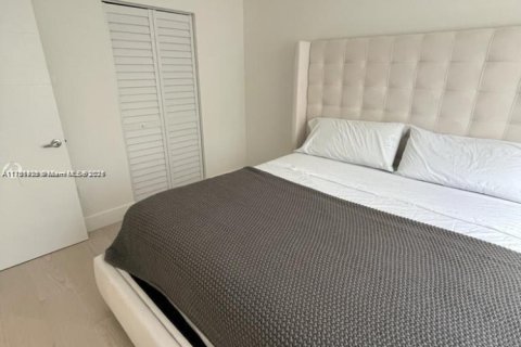 Condo in Miami, Florida, 1 bedroom  № 2015740 - photo 12