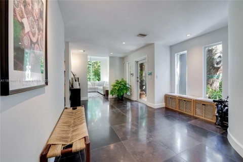 Casa en alquiler en Miami, Florida, 4 dormitorios, 228.08 m2 № 1944981 - foto 4