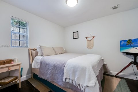 Casa en alquiler en Miami, Florida, 4 dormitorios, 228.08 m2 № 1944981 - foto 8