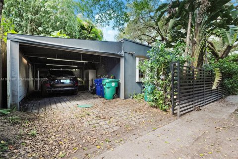 Casa en alquiler en Miami, Florida, 4 dormitorios, 228.08 m2 № 1944981 - foto 17
