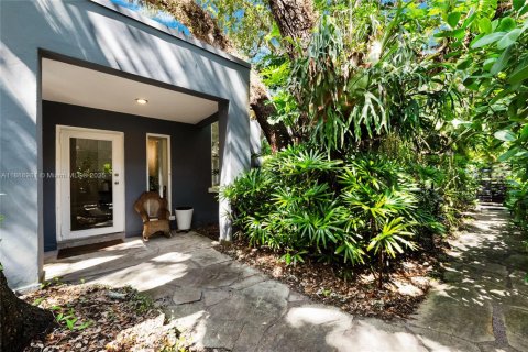 Casa en alquiler en Miami, Florida, 4 dormitorios, 228.08 m2 № 1944981 - foto 1