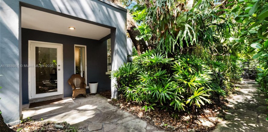 Casa en Miami, Florida 4 dormitorios, 228.08 m2 № 1944981