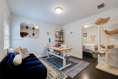 Casa en alquiler en Miami, Florida, 4 dormitorios, 228.08 m2 № 1944981 - foto 9