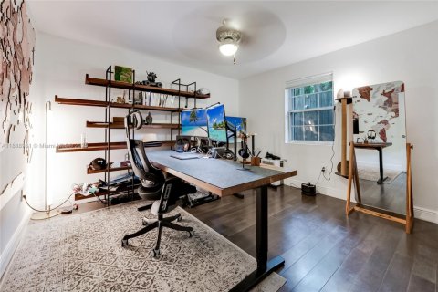 Casa en alquiler en Miami, Florida, 4 dormitorios, 228.08 m2 № 1944981 - foto 14