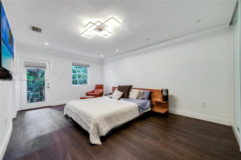 Casa en alquiler en Miami, Florida, 4 dormitorios, 228.08 m2 № 1944981 - foto 11