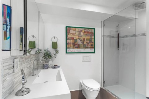 Condo in Miami, Florida, 3 bedrooms № 1979131 - photo 15