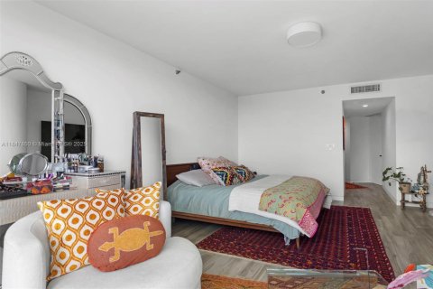 Condo in Miami, Florida, 3 bedrooms № 1979131 - photo 18