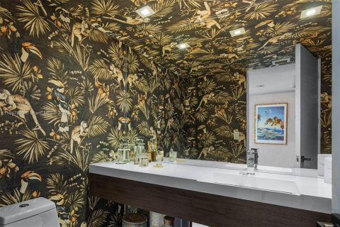 Condo in Miami, Florida, 3 bedrooms № 1979131 - photo 25