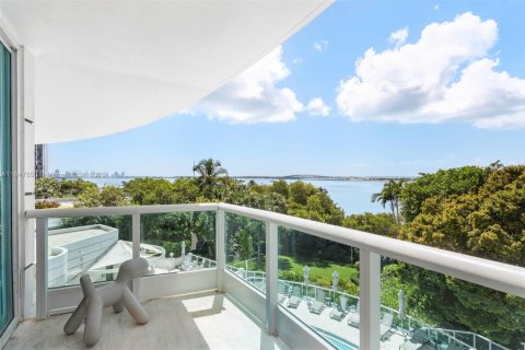 Condo in Miami, Florida, 3 bedrooms № 1979131 - photo 14